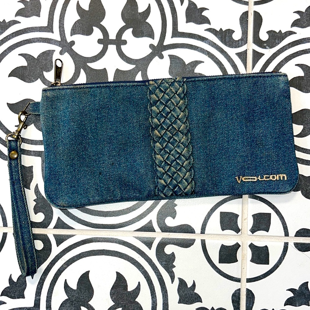 Classic Volcom clutch